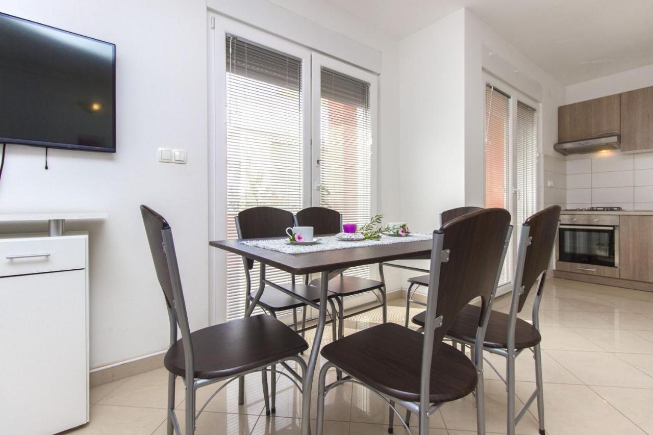 Apartments Lenija Ядрія Екстер'єр фото